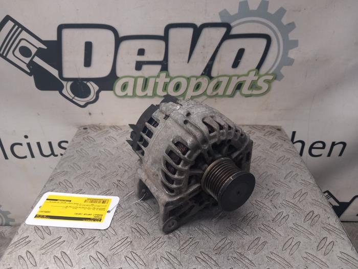 Gebruikte Dynamo Renault Captur I (2R) 1.2 TCE 16V EDC Prijs € 60,50 Inclusief btw aangeboden door DeVo Autoparts