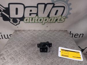 Gebruikte Handrem schakelaar Renault Captur II (RJB) 1.0 TCe ECO-G 90 12V Prijs € 24,20 Inclusief btw aangeboden door DeVo Autoparts