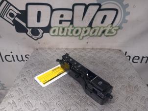 Gebruikte Handrem schakelaar Kia Niro II (SG2) 1.6 GDI Hybrid Prijs € 78,65 Inclusief btw aangeboden door DeVo Autoparts