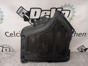 Gebruikte Beschermplaat bodem Mini Countryman (F60) 1.5 TwinPower Turbo 12V Cooper SE ALL4 Prijs € 36,30 Inclusief btw aangeboden door DeVo Autoparts