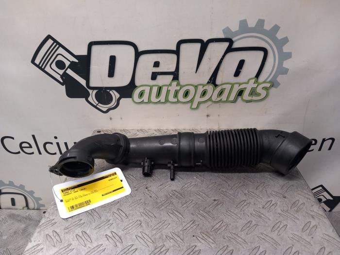 Gebruikte Turbo Pijp Peugeot 3008 II (M4/MC/MJ/MR) 1.2 12V e-THP PureTech 130 Prijs € 30,25 Inclusief btw aangeboden door DeVo Autoparts