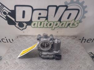 Gebruikte Gasklephuis Renault Captur (2R) 1.3 TCE 130 16V Prijs € 42,35 Inclusief btw aangeboden door DeVo Autoparts