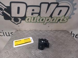 Gebruikte Handrem schakelaar Ford Kuga II (DM2) 1.5 EcoBoost 16V 150 Van Prijs € 60,50 Inclusief btw aangeboden door DeVo Autoparts