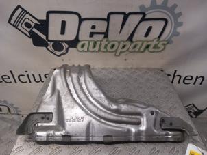 Gebruikte Hitteschild uitlaat Mercedes E (W213) E-350e 2.0 Turbo 16V Prijs € 30,25 Inclusief btw aangeboden door DeVo Autoparts