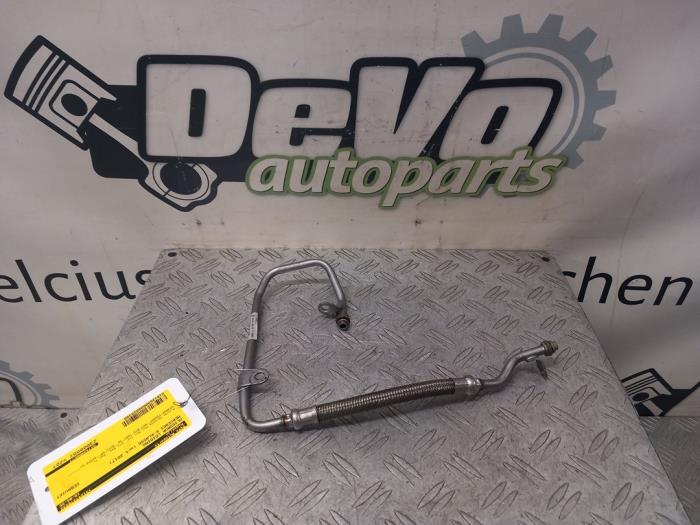 Oliedruk Leiding van een Mercedes-Benz E (W213) E-350e 2.0 Turbo 16V 2017