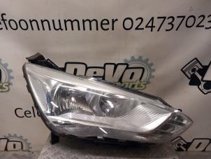 Gebruikte Koplamp rechts Ford C-Max (DXA) 1.0 Ti-VCT EcoBoost 12V 125 Prijs € 211,75 Inclusief btw aangeboden door DeVo Autoparts