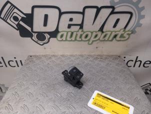 Gebruikte Schakelaar handrem Renault Grand Scénic IV (RFAR) 1.3 TCE 140 16V Prijs € 36,30 Inclusief btw aangeboden door DeVo Autoparts