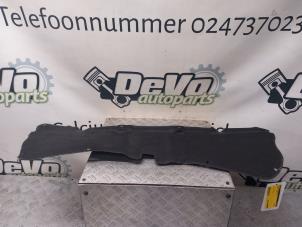 Gebruikte Motorkap Isolatie Renault Captur (2R) 0.9 Energy TCE 12V Prijs € 24,20 Inclusief btw aangeboden door DeVo Autoparts