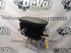 Gebruikte Armleuning Toyota RAV4 (A5) 2.5 Hybrid 16V AWD Prijs € 121,00 Inclusief btw aangeboden door DeVo Autoparts