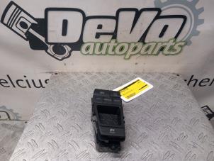 Gebruikte Schakelaar handrem Toyota RAV4 (A5) 2.5 16V Prijs € 90,75 Inclusief btw aangeboden door DeVo Autoparts