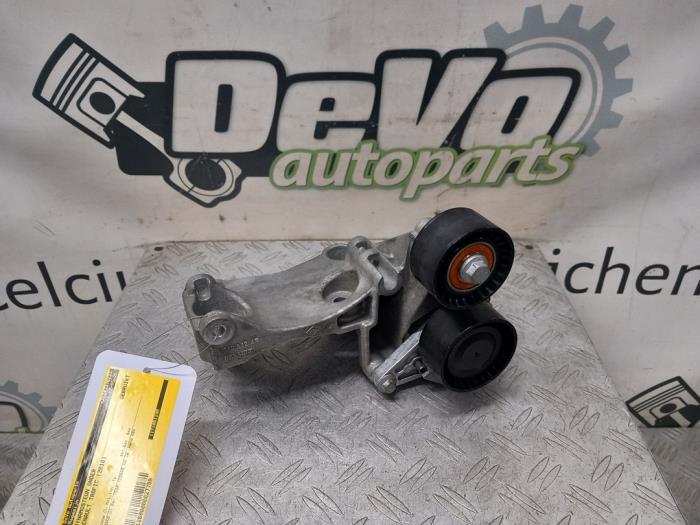 Gebruikte Dynamosteun onder Renault Trafic (1FL/2FL/3FL/4FL) 1.6 dCi 120 Twin Turbo Prijs € 54,45 Inclusief btw aangeboden door DeVo Autoparts