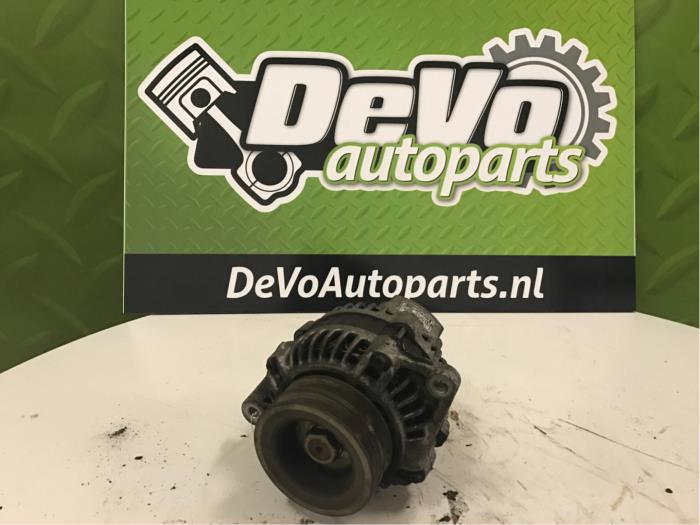 Dynamo van een Mazda 323 Fastbreak (BJ14) 2.0 DiTD 16V 2002