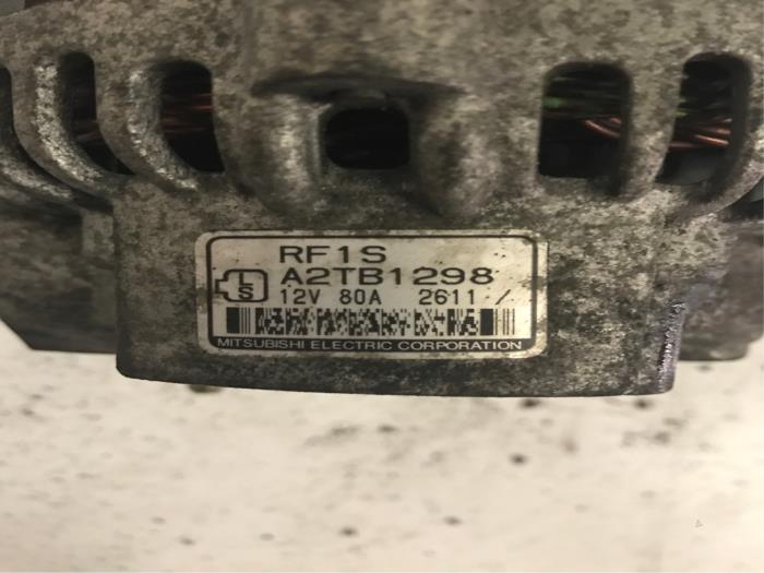 Dynamo van een Mazda 323 Fastbreak (BJ14) 2.0 DiTD 16V 2002