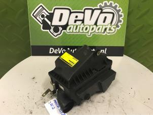 Gebruikte Luchtfilterhuis Mazda 323 Fastbreak (BJ14) 2.0 DiTD 16V Prijs op aanvraag aangeboden door DeVo Autoparts