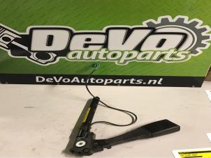 Gebruikte Gordelspanner rechts Opel Astra H (L48) 1.6 16V Twinport Prijs op aanvraag aangeboden door DeVo Autoparts