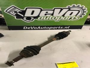 Gebruikte Homokineetas links-voor Ford Fiesta 5 (JD/JH) 1.25 16V Prijs op aanvraag aangeboden door DeVo Autoparts