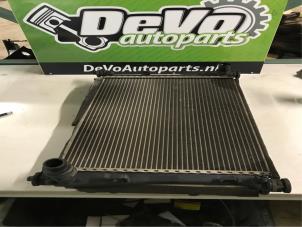 Gebruikte Radiateur Ford Fiesta 5 (JD/JH) 1.25 16V Prijs op aanvraag aangeboden door DeVo Autoparts