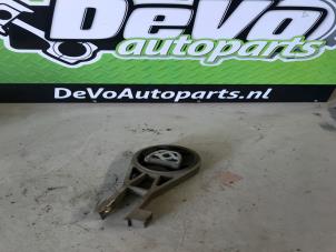 Gebruikte Versnellingsbak Steun Opel Corsa D 1.4 16V Twinport Prijs op aanvraag aangeboden door DeVo Autoparts