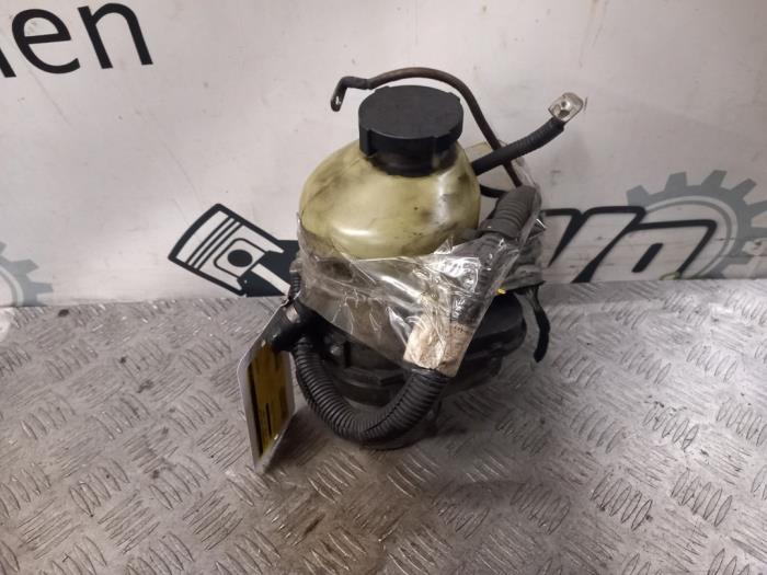 Gebruikte Pomp Servo Opel Astra H SW (L35) 1.7 CDTi 16V Prijs op aanvraag aangeboden door DeVo Autoparts