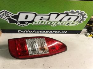Gebruikte Achterlicht rechts Opel Zafira (F75) 1.8 16V Prijs op aanvraag aangeboden door DeVo Autoparts