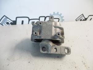 Gebruikte Motorsteun Seat Leon (1P1) 2.0 TDI 16V FR Prijs op aanvraag aangeboden door DeVo Autoparts