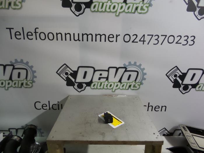 Gebruikte Handrem schakelaar Volkswagen Passat (3C2) 1.9 TDI Prijs op aanvraag aangeboden door DeVo Autoparts