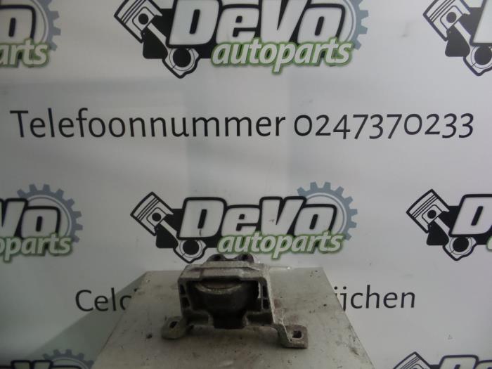 Gebruikte Motorrubber Ford Focus 3 1.6 Ti-VCT 16V 125 Prijs op aanvraag aangeboden door DeVo Autoparts