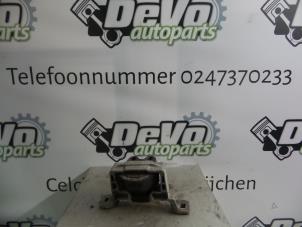 Gebruikte Motorsteun Ford Focus 3 1.6 Ti-VCT 16V 125 Prijs op aanvraag aangeboden door DeVo Autoparts