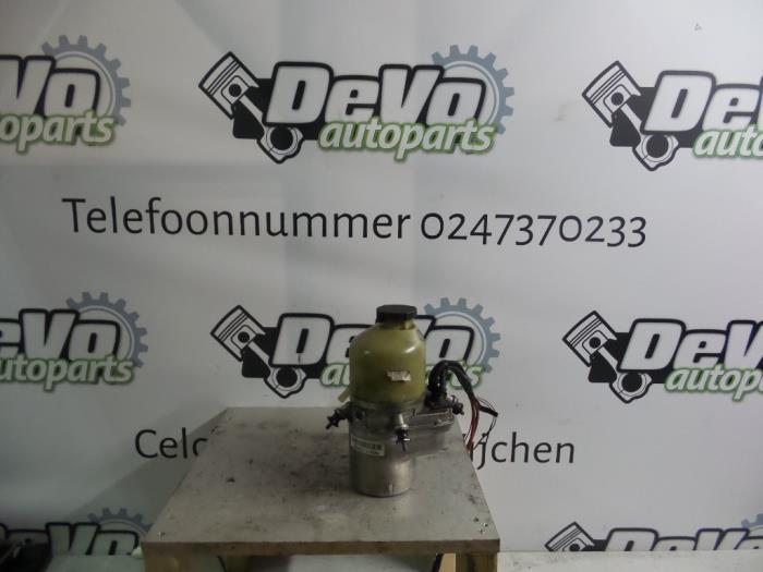 Gebruikte Pomp Servo Opel Astra H (L48) Prijs op aanvraag aangeboden door DeVo Autoparts