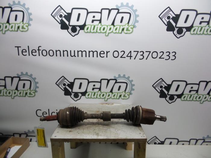 Gebruikte Aandrijfas links-voor Kia Cee'd Sporty Wagon (EDF) 1.6 CRDi 115 16V Prijs op aanvraag aangeboden door DeVo Autoparts