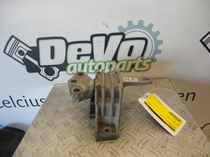 Gebruikte Motorsteun Opel Insignia 2.0 CDTI 16V 130 Ecotec Prijs op aanvraag aangeboden door DeVo Autoparts
