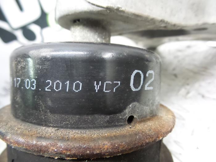 Motorrubber van een Skoda Fabia II (5J) 1.2i 2010