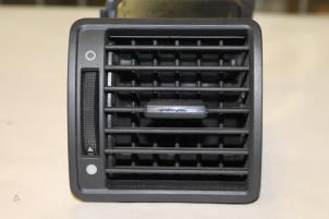 Gebruikte Luchtrooster Dashboard Audi A8 Prijs € 10,00 Margeregeling aangeboden door Donkers VAG Parts