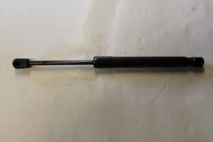 Gebruikte Kofferdekseldemper links-achter Audi A4 Prijs € 10,00 Margeregeling aangeboden door Donkers VAG Parts