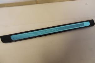 Gebruikte Afdeklijst dorpel rechts Audi A4 Prijs € 10,00 Margeregeling aangeboden door Autoparts Veghel