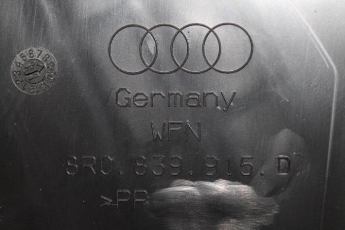 Deurplaat 4Deurs links-achter van een Audi SQ5 2013
