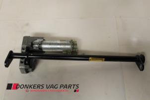 Gebruikte Stoelmotor Audi A8 Prijs € 25,00 Margeregeling aangeboden door Donkers VAG Parts