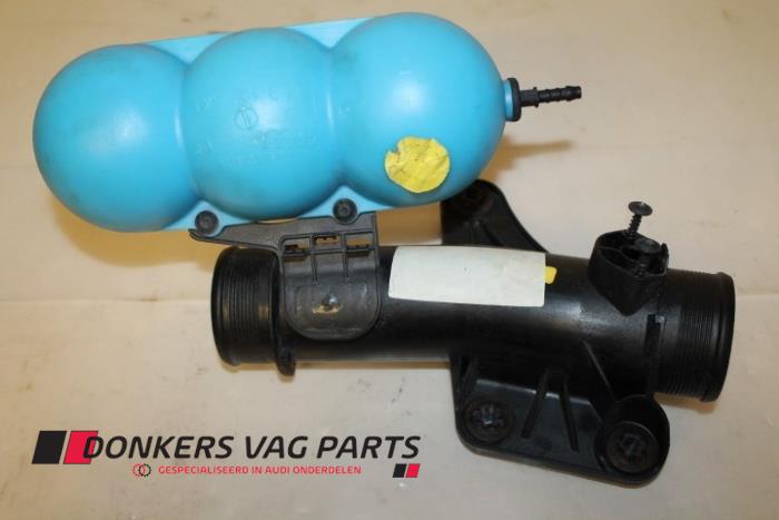 Gebruikte Intercooler Buis Audi A4 (B8) 2.7 TDI V6 24V Prijs € 12,49 Inclusief btw aangeboden door Donkers VAG Parts