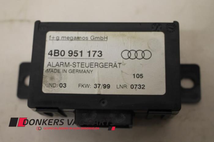Gebruikte Alarm module Audi A6 (C5) 2.4 V6 30V Prijs € 10,00 Margeregeling aangeboden door Donkers VAG Parts
