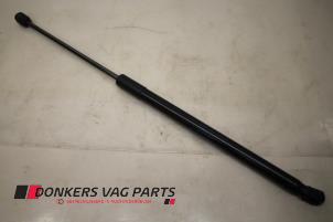 Gebruikte Gasdemper links-achter Audi A3 Sportback (8PA) 1.6 TDI 16V Prijs € 10,00 Margeregeling aangeboden door Donkers VAG Parts