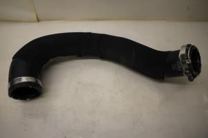 Gebruikte Intercooler Slang Audi A4 Avant (B8) 2.0 TDI 16V Prijs € 10,00 Margeregeling aangeboden door Donkers VAG Parts