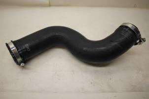 Gebruikte Intercooler Slang Audi A4 Avant (B8) 2.0 TDI 16V Prijs € 10,00 Margeregeling aangeboden door Donkers VAG Parts
