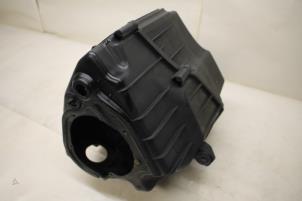 Gebruikte Luchtfilterhuis Audi A8 (D3) 4.0 TDI V8 32V Quattro Prijs € 30,00 Margeregeling aangeboden door Donkers VAG Parts