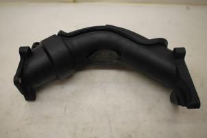 Gebruikte Intercooler Buis Audi A8 (D3) 4.0 TDI V8 32V Lang Quattro Prijs € 50,00 Margeregeling aangeboden door Donkers VAG Parts