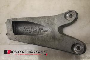 Gebruikte Motorsteun Audi A8 Prijs € 15,00 Margeregeling aangeboden door Donkers VAG Parts