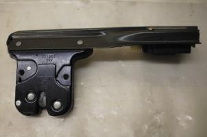 Gebruikte Slotmechaniek Achterklep Audi TT Roadster (8N9) 1.8 T 20V Quattro Prijs € 30,00 Margeregeling aangeboden door Donkers VAG Parts