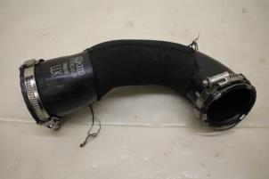 Gebruikte Intercooler Slang Audi RS 6 Avant (C6) RS6 5.0 V10 40V TFSI Prijs € 50,00 Margeregeling aangeboden door Donkers VAG Parts