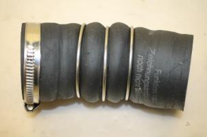 Gebruikte Intercooler Slang Audi RS 6 Avant (C6) RS6 5.0 V10 40V TFSI Prijs € 35,00 Margeregeling aangeboden door Donkers VAG Parts