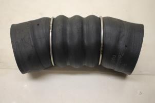 Gebruikte Intercooler Slang Audi RS 6 Avant (C6) RS6 5.0 V10 40V TFSI Prijs € 35,00 Margeregeling aangeboden door Donkers VAG Parts