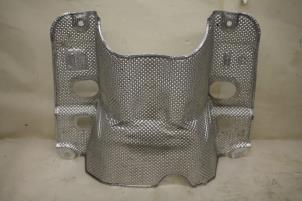 Gebruikte Hitteschild uitlaat Audi S8 (D4) 4.0 V8 TFSI 32V Prijs € 15,00 Margeregeling aangeboden door Donkers VAG Parts